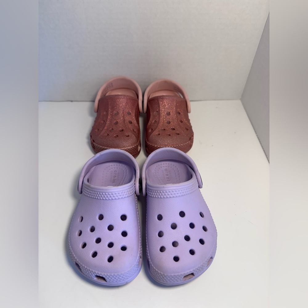 2 Crocs Kids Classic Clog